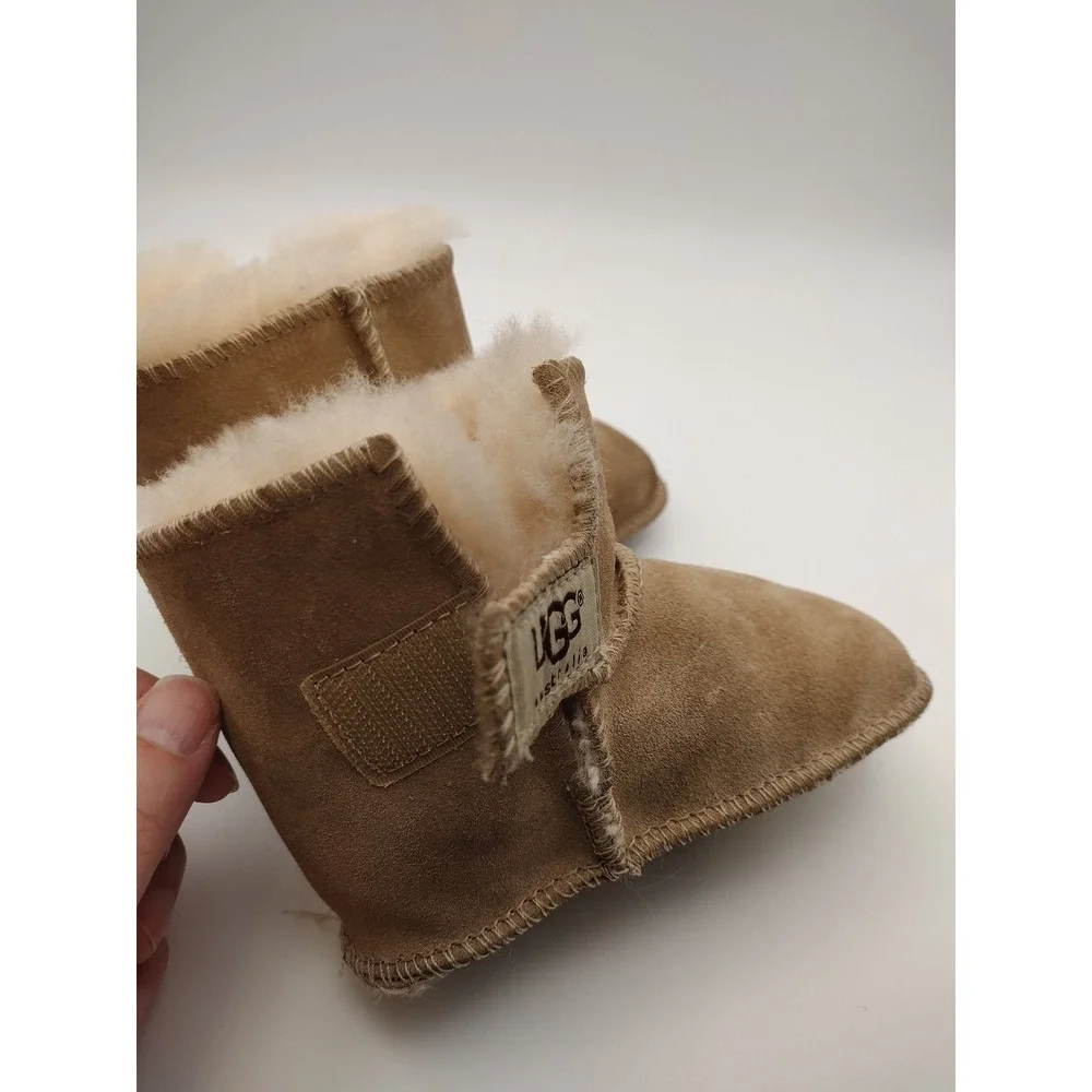 UGG Australia Erin Chestnut Suede Sheepskin Infant Booties Size M
